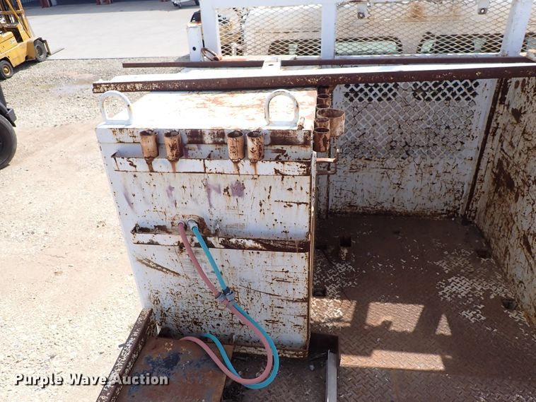 image for item DM5007 1999 Freightliner FL70  Crew Cab utility/service truck