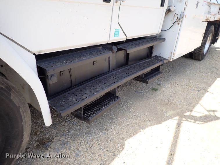 image for item DM5007 1999 Freightliner FL70  Crew Cab utility/service truck