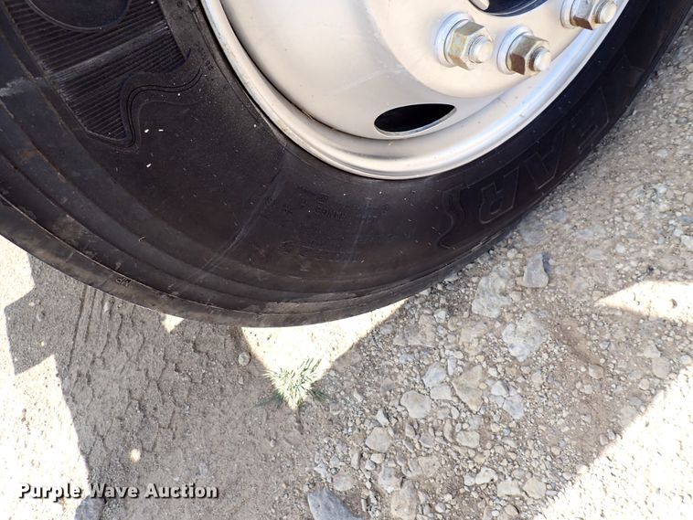 image for item DM5007 1999 Freightliner FL70  Crew Cab utility/service truck