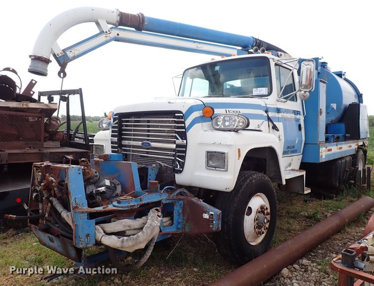 image for item DM5008 1994 Ford L8000  vacuum truck