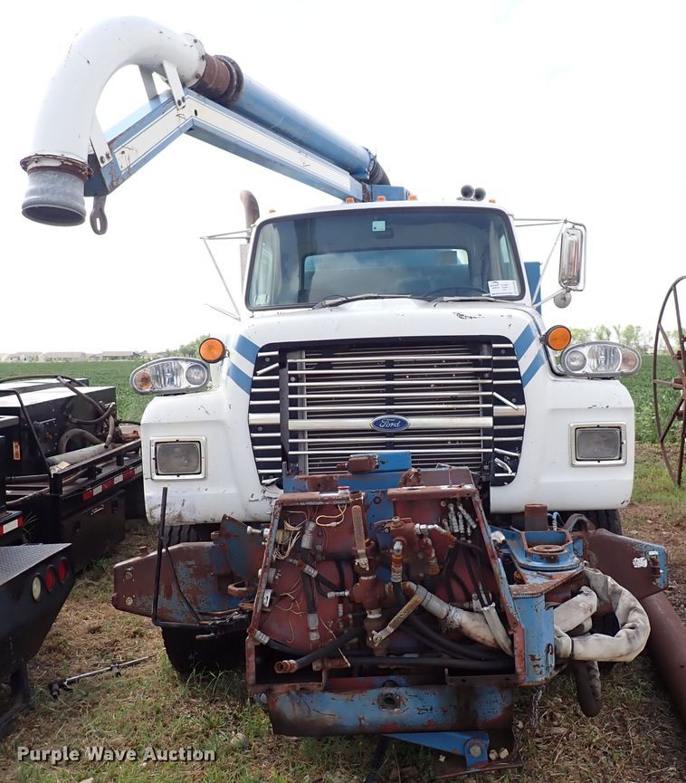 image for item DM5008 1994 Ford L8000  vacuum truck