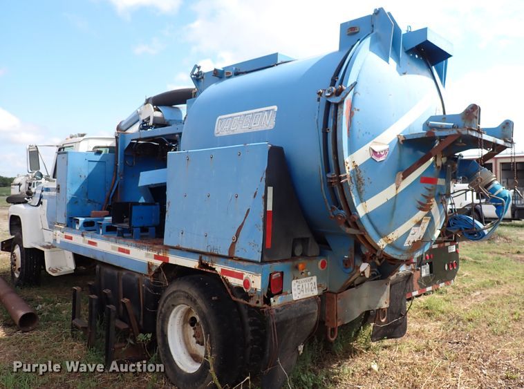 image for item DM5008 1994 Ford L8000  vacuum truck