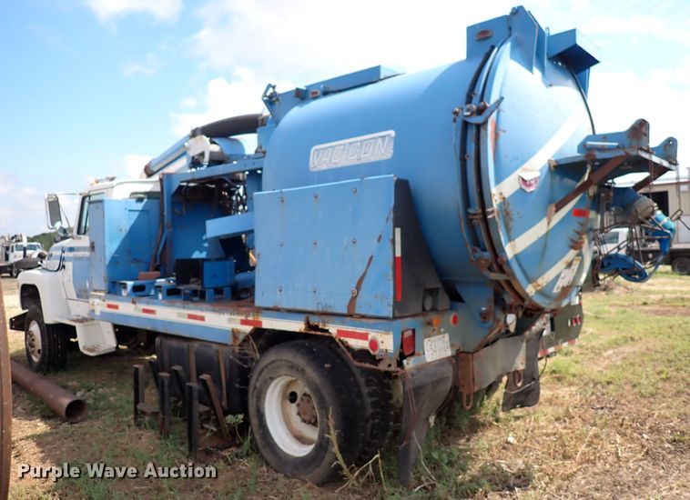 image for item DM5008 1994 Ford L8000  vacuum truck
