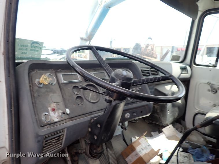 image for item DM5008 1994 Ford L8000  vacuum truck