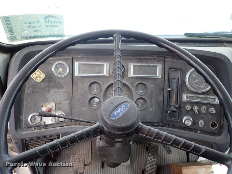 image for item DM5008 1994 Ford L8000  vacuum truck