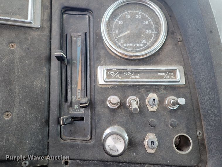 image for item DM5008 1994 Ford L8000  vacuum truck
