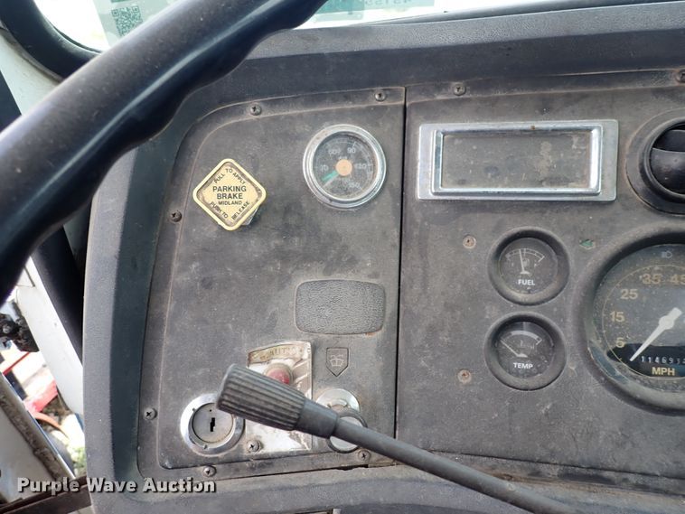 image for item DM5008 1994 Ford L8000  vacuum truck