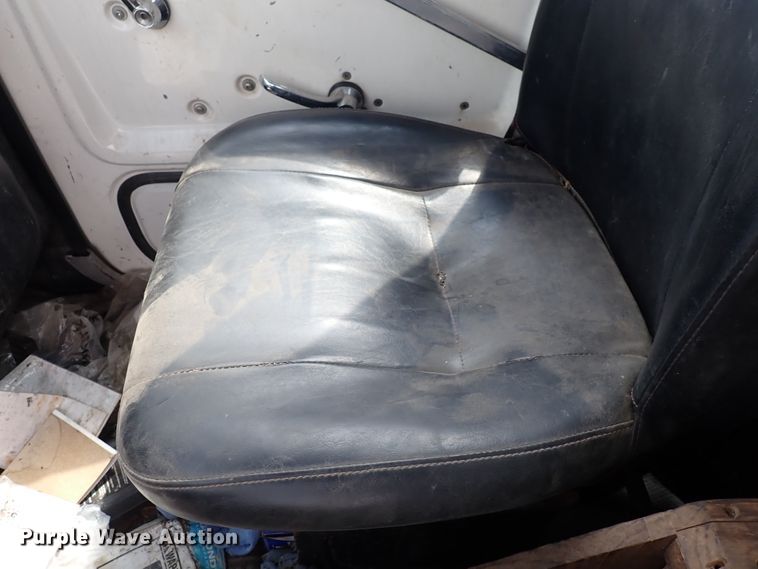 image for item DM5008 1994 Ford L8000  vacuum truck