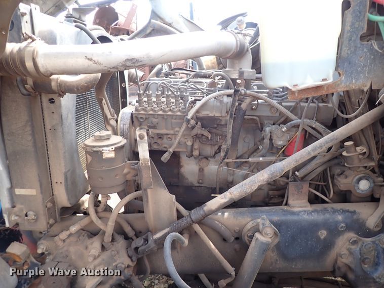 image for item DM5008 1994 Ford L8000  vacuum truck