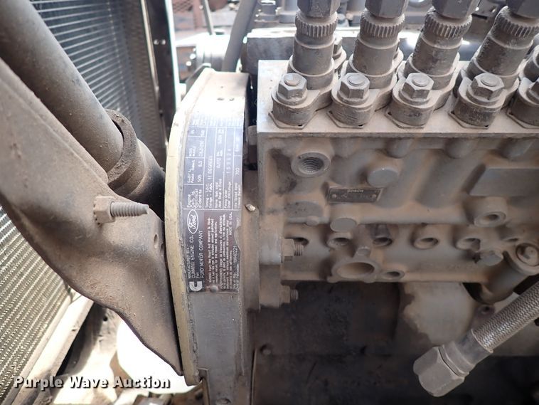 image for item DM5008 1994 Ford L8000  vacuum truck