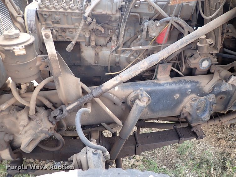 image for item DM5008 1994 Ford L8000  vacuum truck