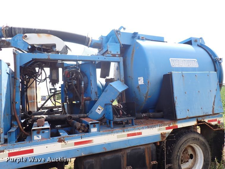 image for item DM5008 1994 Ford L8000  vacuum truck