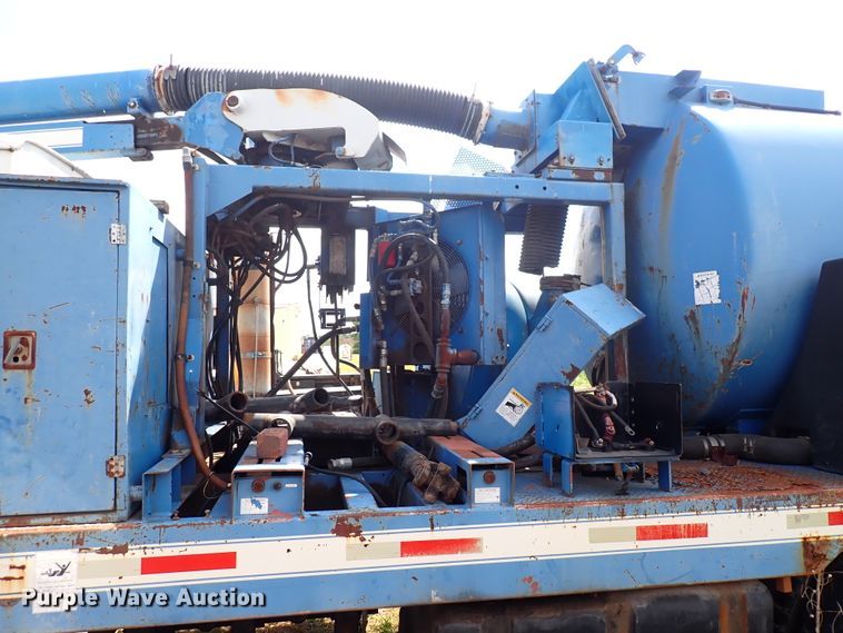 image for item DM5008 1994 Ford L8000  vacuum truck