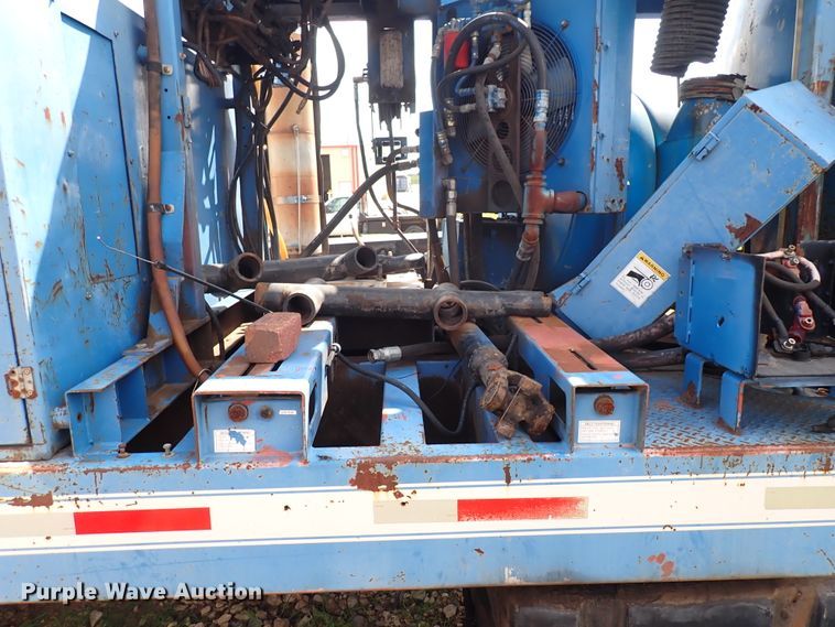 image for item DM5008 1994 Ford L8000  vacuum truck