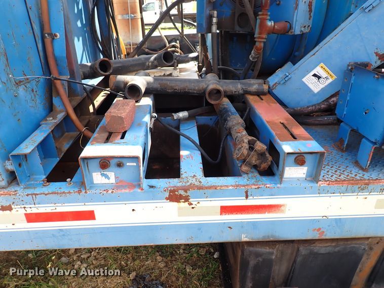 image for item DM5008 1994 Ford L8000  vacuum truck