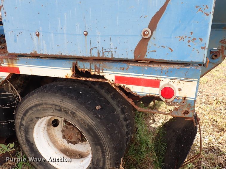 image for item DM5008 1994 Ford L8000  vacuum truck