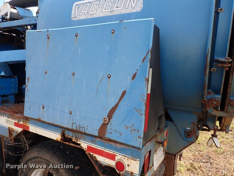 image for item DM5008 1994 Ford L8000  vacuum truck