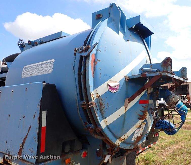 image for item DM5008 1994 Ford L8000  vacuum truck