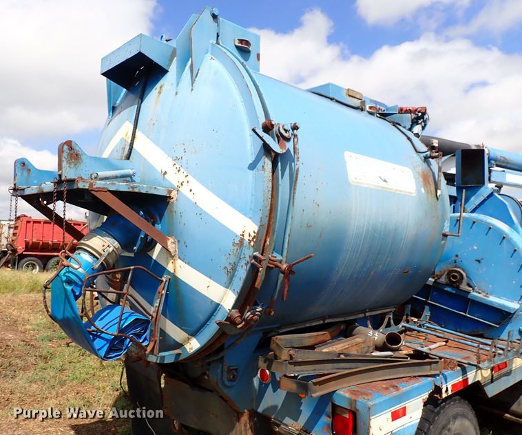 image for item DM5008 1994 Ford L8000  vacuum truck