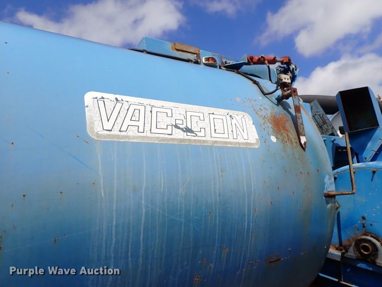 image for item DM5008 1994 Ford L8000  vacuum truck