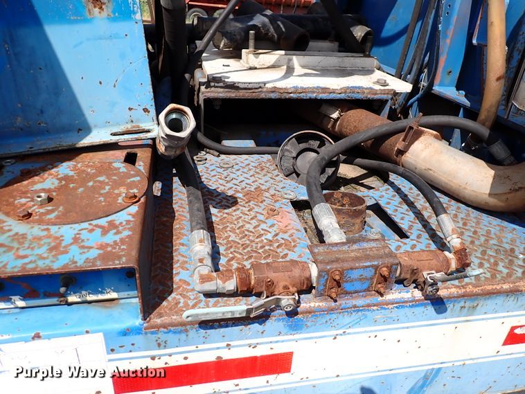 image for item DM5008 1994 Ford L8000  vacuum truck
