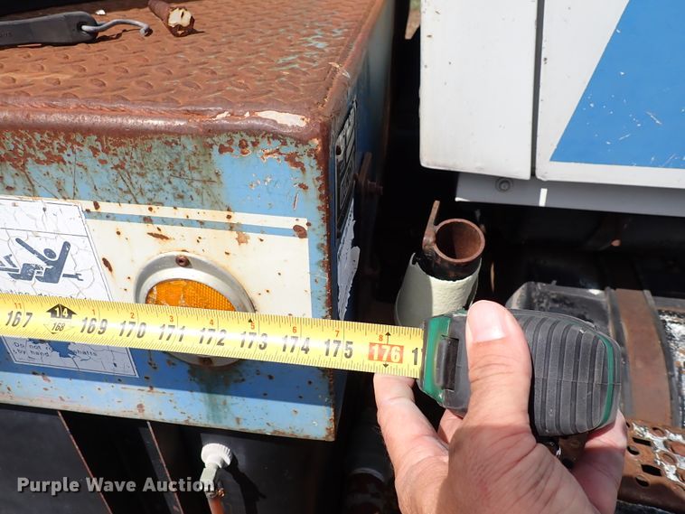 image for item DM5008 1994 Ford L8000  vacuum truck
