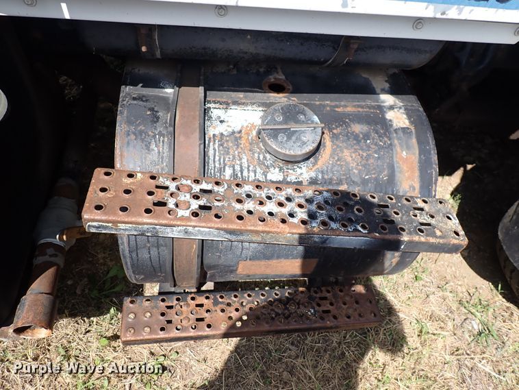 image for item DM5008 1994 Ford L8000  vacuum truck