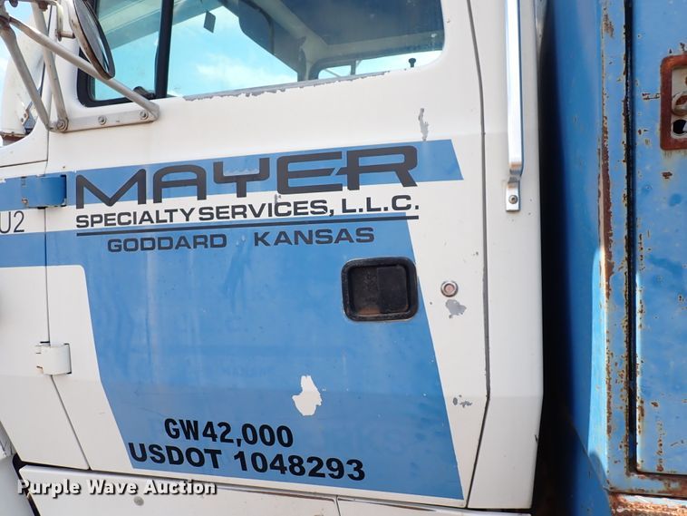 image for item DM5008 1994 Ford L8000  vacuum truck