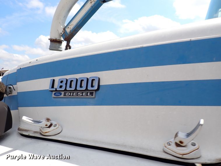 image for item DM5008 1994 Ford L8000  vacuum truck