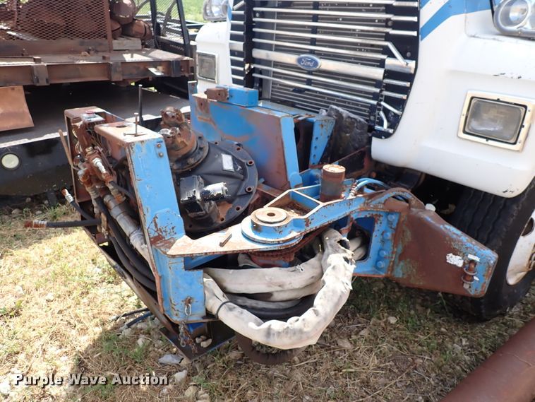image for item DM5008 1994 Ford L8000  vacuum truck
