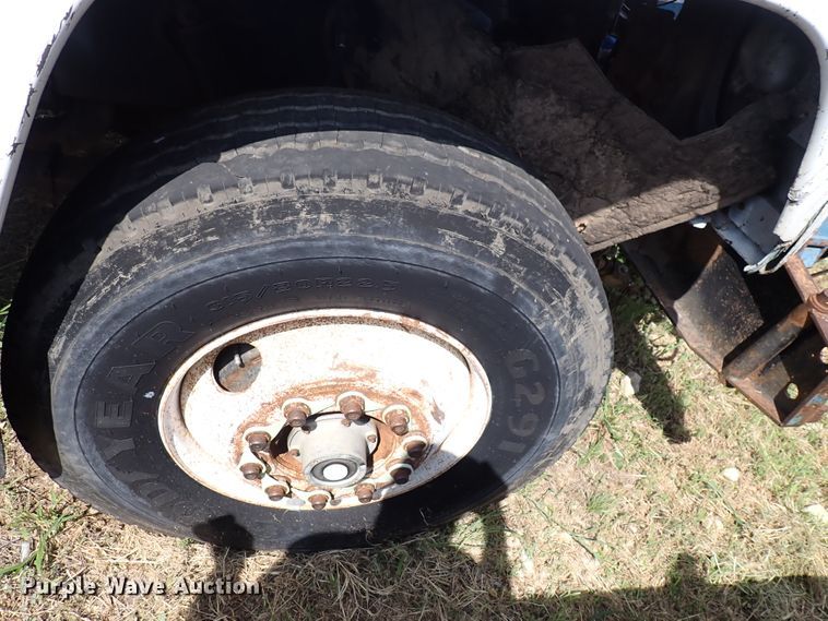 image for item DM5008 1994 Ford L8000  vacuum truck