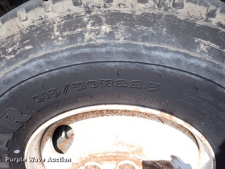 image for item DM5008 1994 Ford L8000  vacuum truck