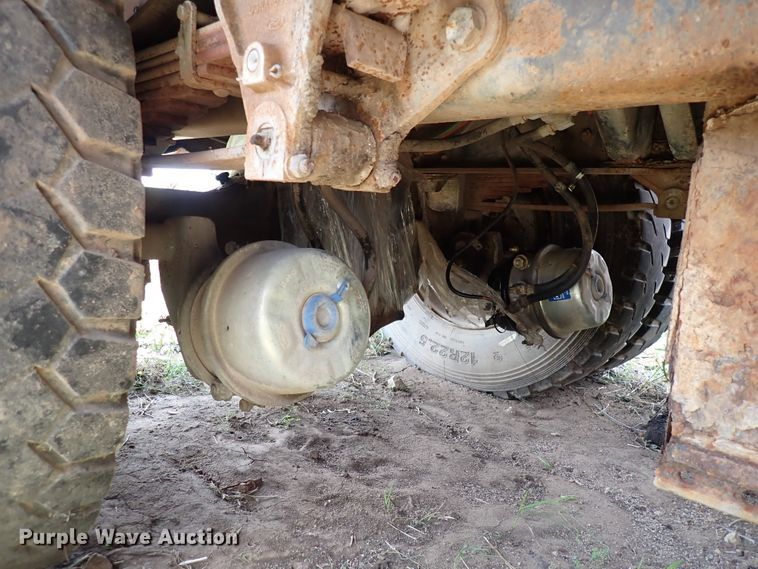 image for item DM5008 1994 Ford L8000  vacuum truck