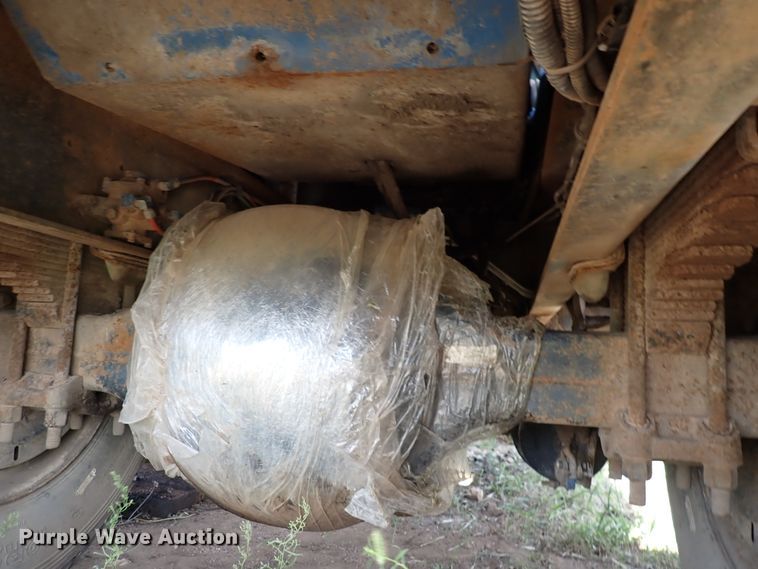 image for item DM5008 1994 Ford L8000  vacuum truck