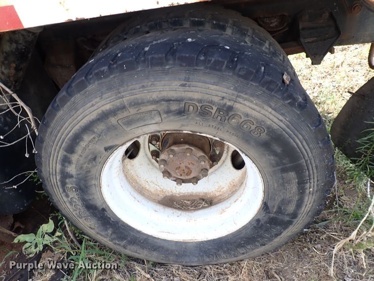 image for item DM5008 1994 Ford L8000  vacuum truck