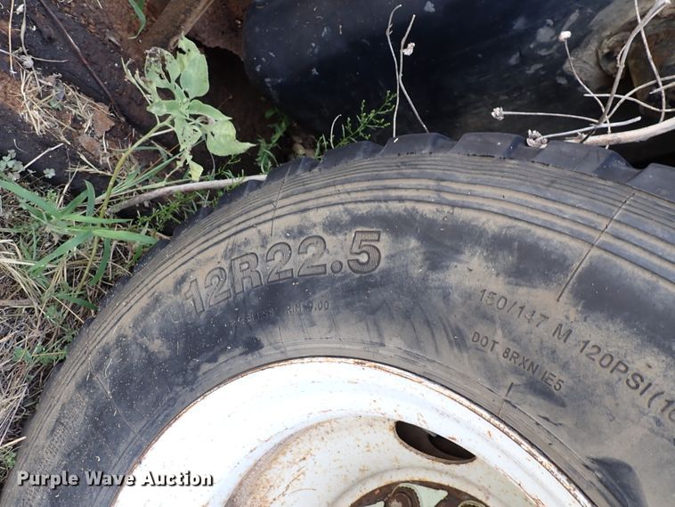image for item DM5008 1994 Ford L8000  vacuum truck