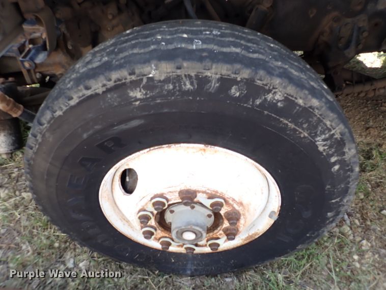 image for item DM5008 1994 Ford L8000  vacuum truck