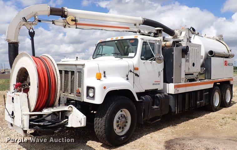 image for item DM5015 2002 International 2554  sewer jetter truck