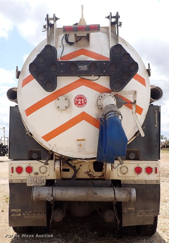 image for item DM5015 2002 International 2554  sewer jetter truck