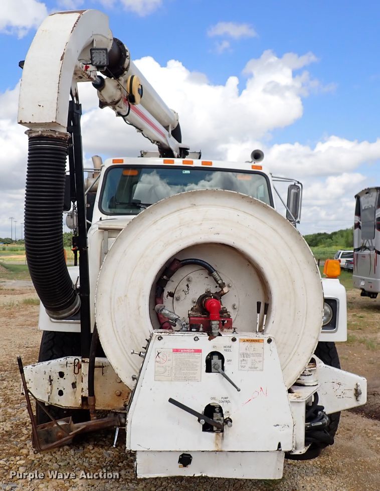image for item DM5015 2002 International 2554  sewer jetter truck