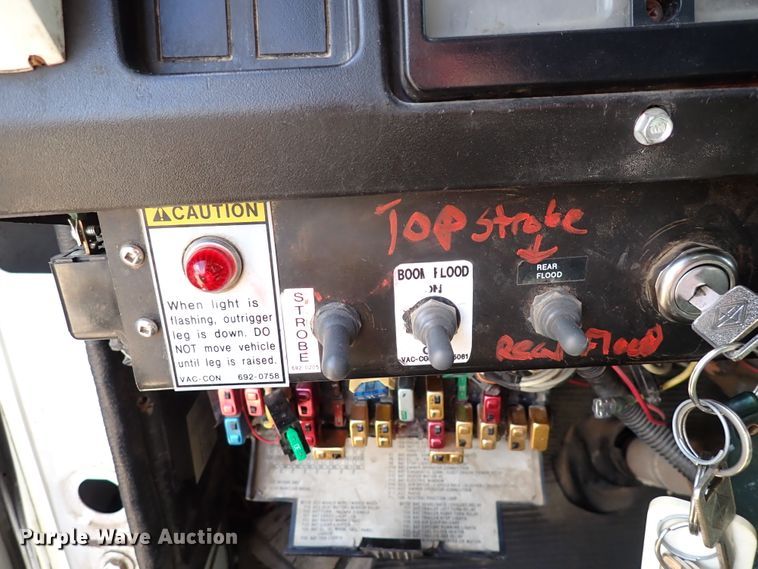 image for item DM5015 2002 International 2554  sewer jetter truck