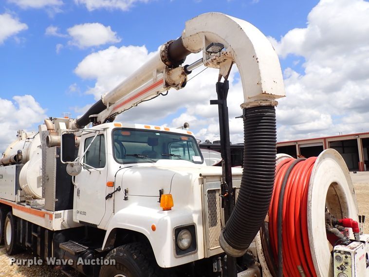 image for item DM5015 2002 International 2554  sewer jetter truck