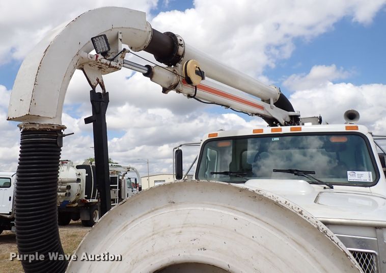 image for item DM5015 2002 International 2554  sewer jetter truck