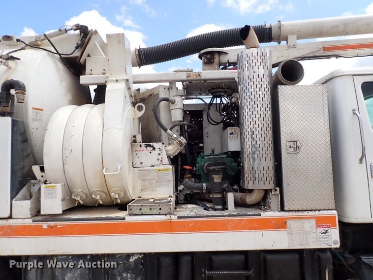 image for item DM5015 2002 International 2554  sewer jetter truck