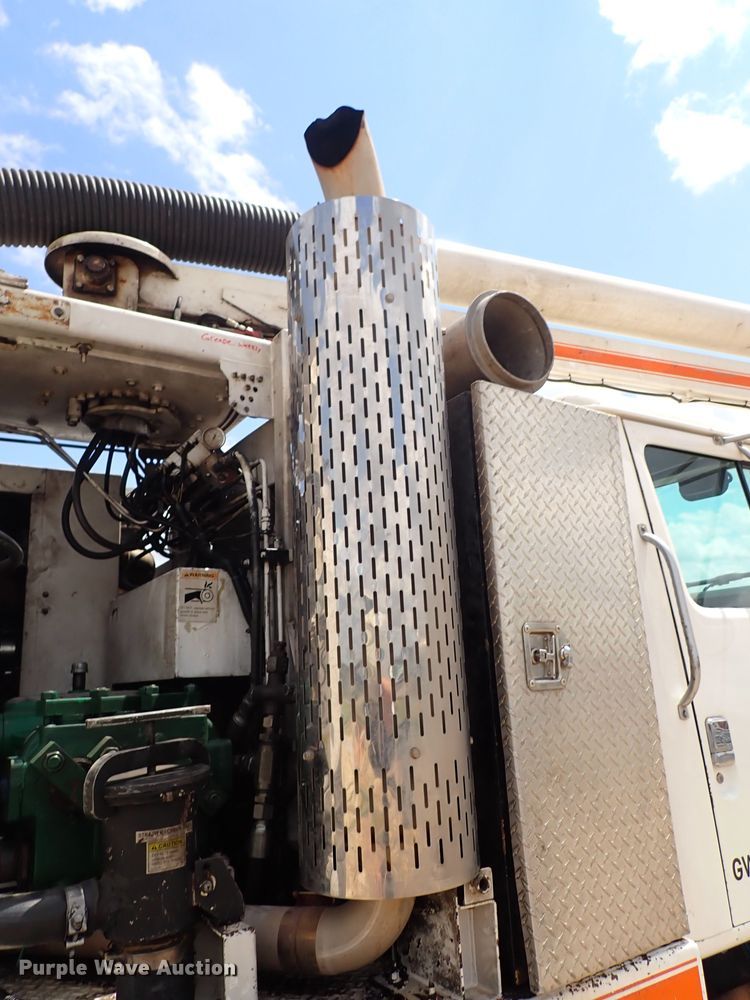 image for item DM5015 2002 International 2554  sewer jetter truck