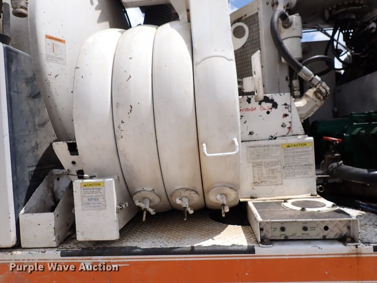 image for item DM5015 2002 International 2554  sewer jetter truck