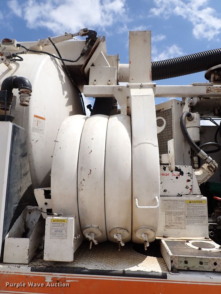 image for item DM5015 2002 International 2554  sewer jetter truck