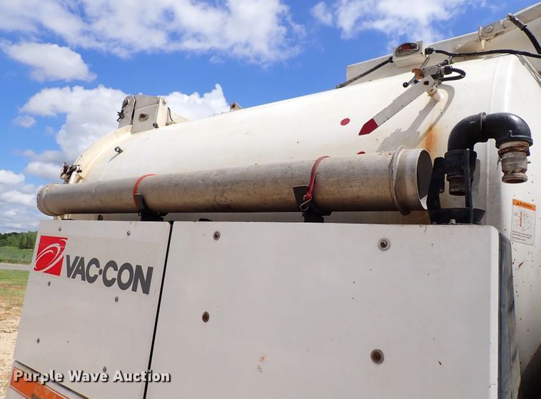 image for item DM5015 2002 International 2554  sewer jetter truck