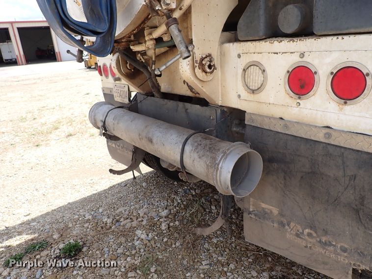 image for item DM5015 2002 International 2554  sewer jetter truck
