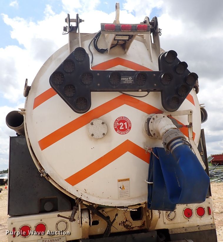 image for item DM5015 2002 International 2554  sewer jetter truck